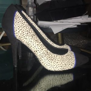 High heeled animal print pumps
